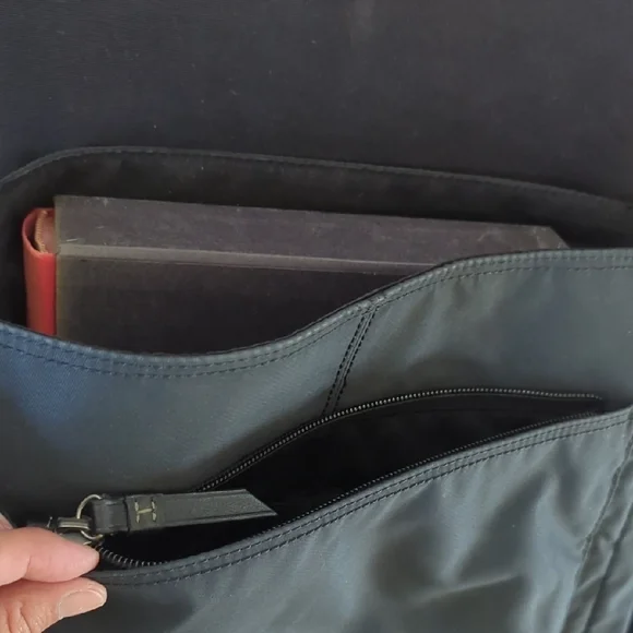 Coach Black Messenger Bag with Adjustable Strap - Picture 10 of 15